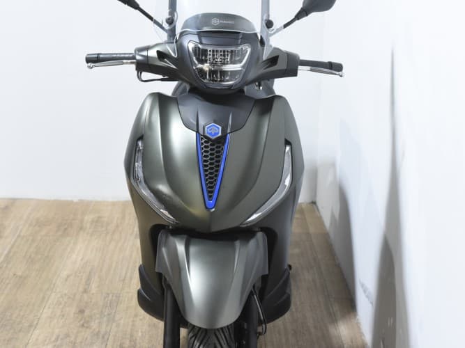 PIAGGIO BEVERLY 400 HPE 2025 de segunda mano