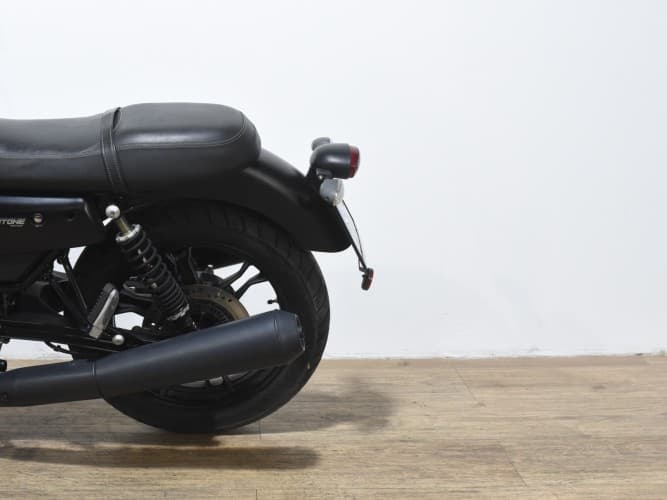 MOTO GUZZI V7 III STONE 2021 de segunda mano