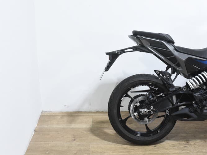 Comprar KTM DUKE 125 2024 de segunda mano KTM DUKE 125 2024 de segunda mano