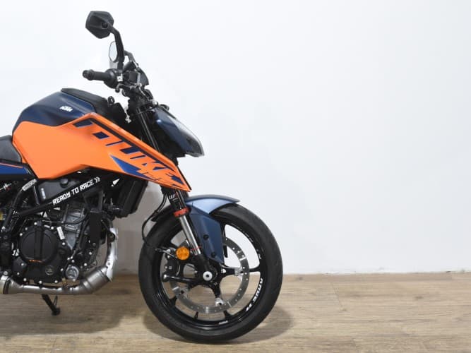 Comprar KTM DUKE 125 2024 de segunda mano KTM DUKE 125 2024 de segunda mano