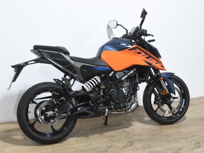 Comprar KTM DUKE 125 2024 de segunda mano KTM DUKE 125 2024 de segunda mano