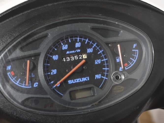 SUZUKI SIXTEEN 125 (TOP CASE) 2008 de segunda mano