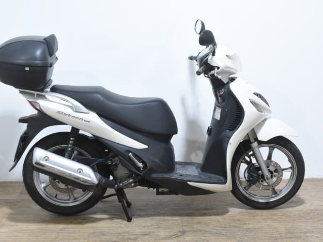 SUZUKI SIXTEEN 125 (TOP CASE) 2008 de segunda mano