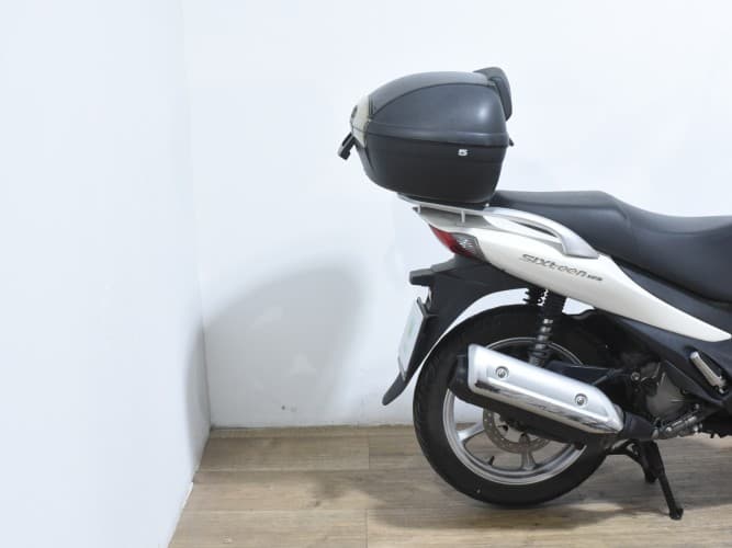 SUZUKI SIXTEEN 125 (TOP CASE) 2008 de segunda mano