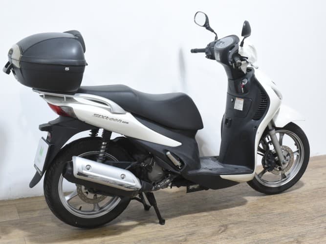 SUZUKI SIXTEEN 125 (TOP CASE) 2008 de segunda mano