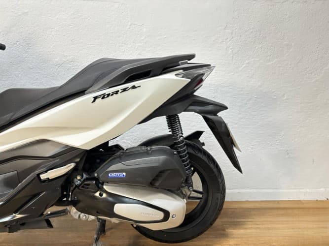 HONDA FORZA 125 2022 de segunda mano