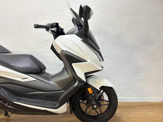 HONDA FORZA 125 2022 de segunda mano