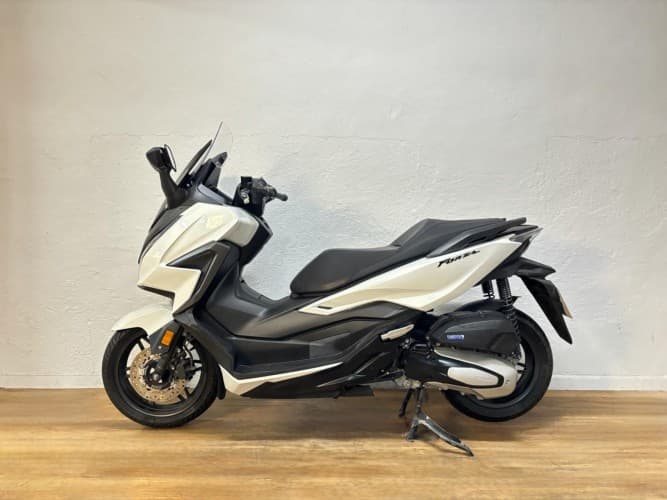 HONDA FORZA 125 2022 de segunda mano