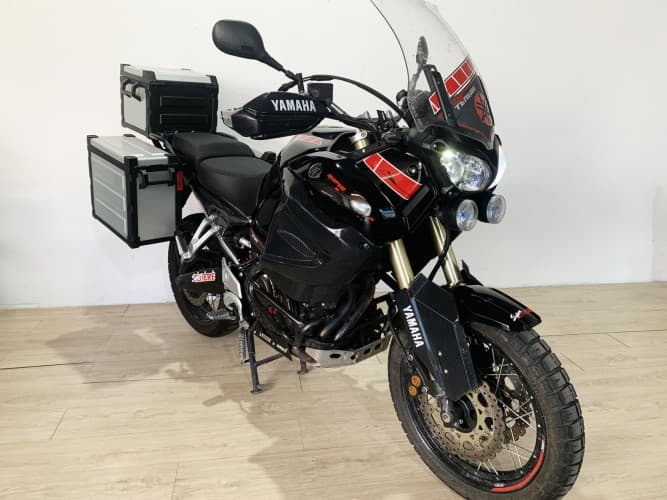 YAMAHA XTZ 1200 SUPER TENERE WORLD CROSSER(TRES MALETAS)(AKRA HOMLG.) 2013 de segunda mano