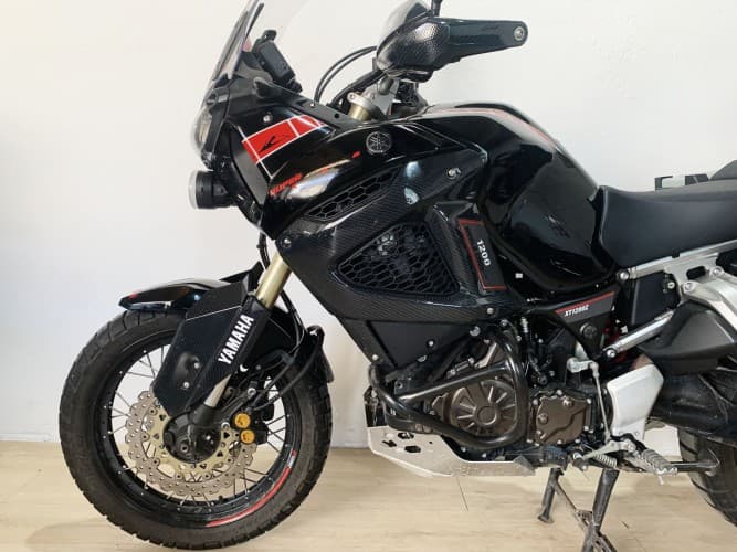 YAMAHA XTZ 1200 SUPER TENERE WORLD CROSSER(TRES MALETAS)(AKRA HOMLG.) 2013 de segunda mano