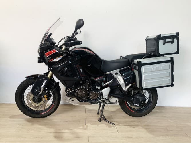 YAMAHA XTZ 1200 SUPER TENERE WORLD CROSSER(TRES MALETAS)(AKRA HOMLG.) 2013 de segunda mano