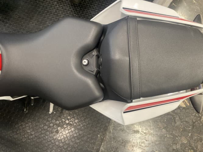 YAMAHA YZF R125 2023 de segunda mano