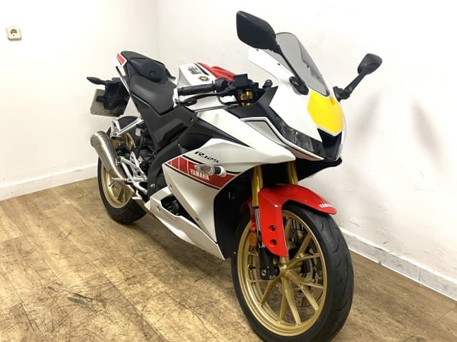 YAMAHA YZF R125 2023 de segunda mano