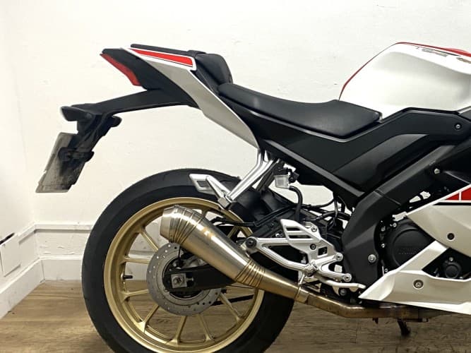 YAMAHA YZF R125 2023 de segunda mano