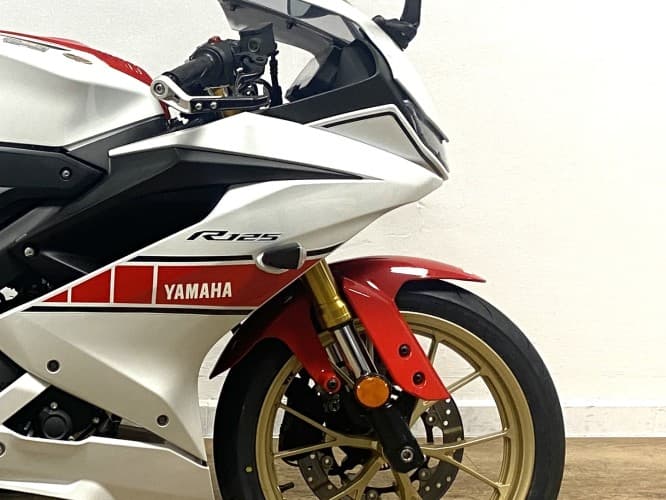 YAMAHA YZF R125 2023 de segunda mano