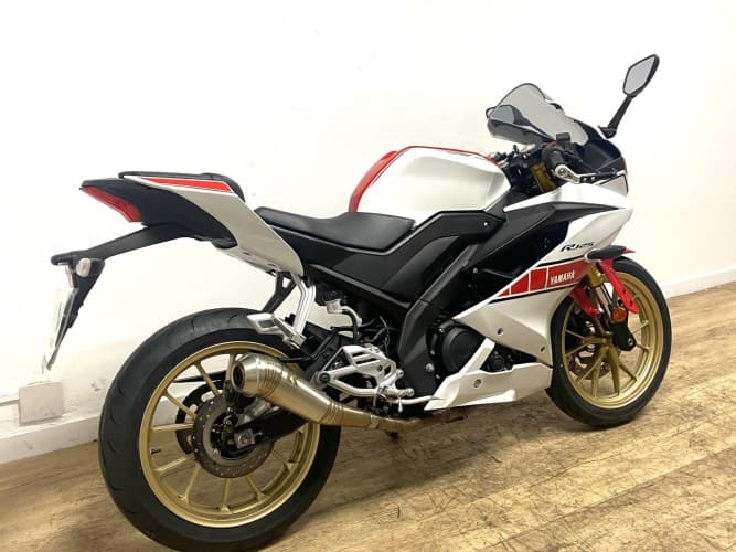 YAMAHA YZF R125 2023 de segunda mano