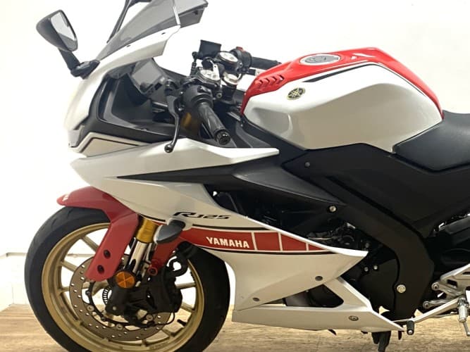 YAMAHA YZF R125 2023 de segunda mano