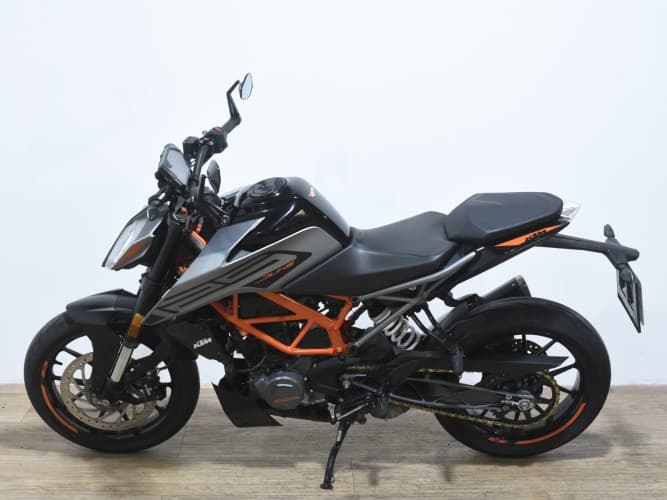 Comprar KTM DUKE 125 2025 de segunda mano KTM DUKE 125 2025 de segunda mano