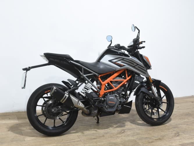 Comprar KTM DUKE 125 2025 de segunda mano KTM DUKE 125 2025 de segunda mano