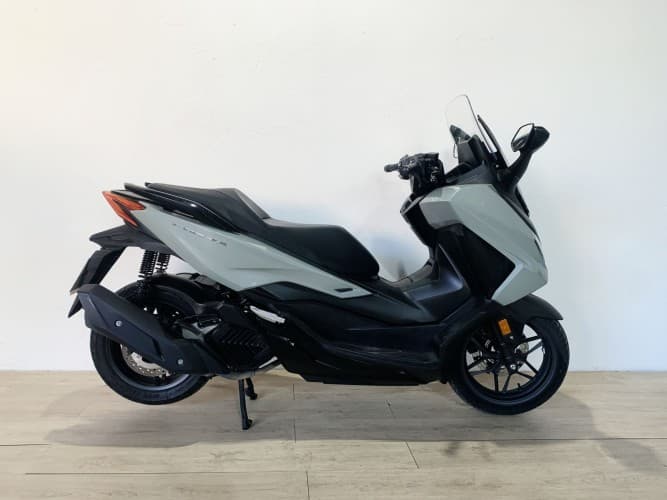 HONDA FORZA 125 2023 de segunda mano