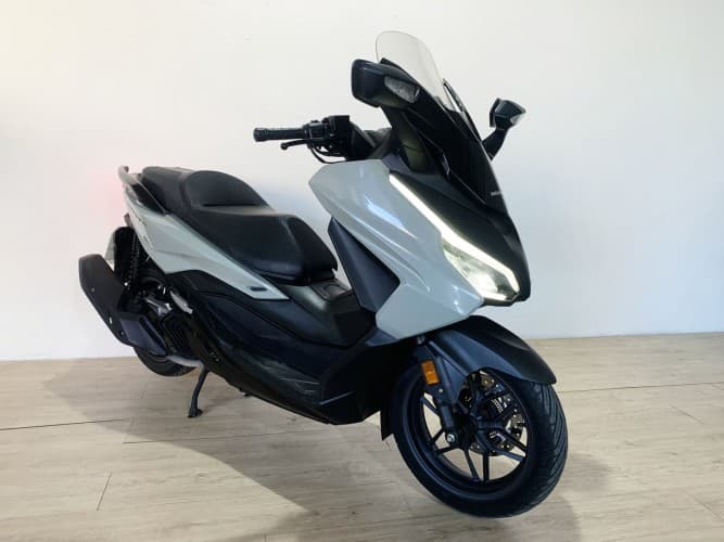 HONDA FORZA 125 2023 de segunda mano