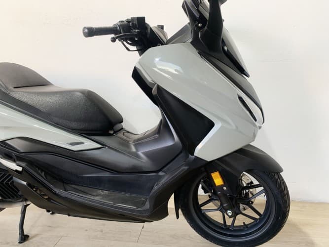 HONDA FORZA 125 2023 de segunda mano