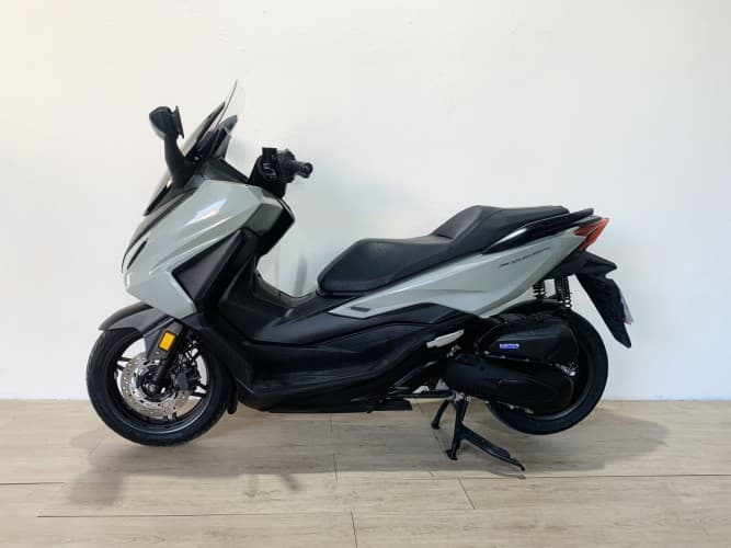 HONDA FORZA 125 2023 de segunda mano