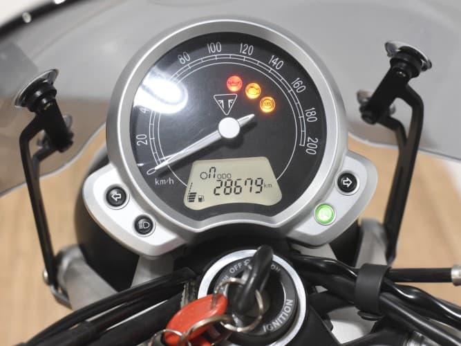 Comprar TRIUMPH STREET TWIN (TOP CASE) 2018 de segunda mano TRIUMPH STREET TWIN (TOP CASE) 2018 de segunda mano