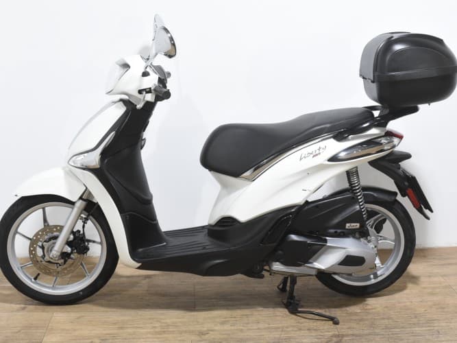 PIAGGIO LIBERTY 125 ( TOP CASE ) 2023 de segunda mano