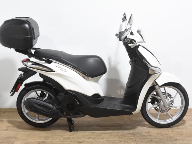 PIAGGIO LIBERTY 125 ( TOP CASE ) 2023 de segunda mano
