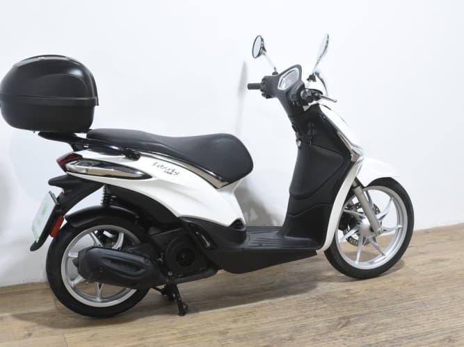 PIAGGIO LIBERTY 125 ( TOP CASE ) 2023 de segunda mano