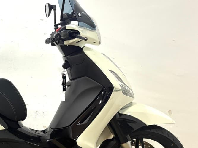 PIAGGIO BEVERLY 350 2020 de segunda mano