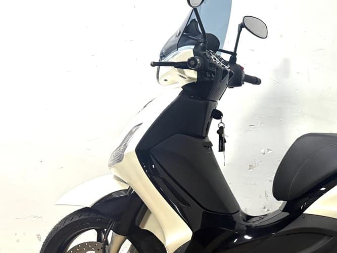 PIAGGIO BEVERLY 350 2020 de segunda mano