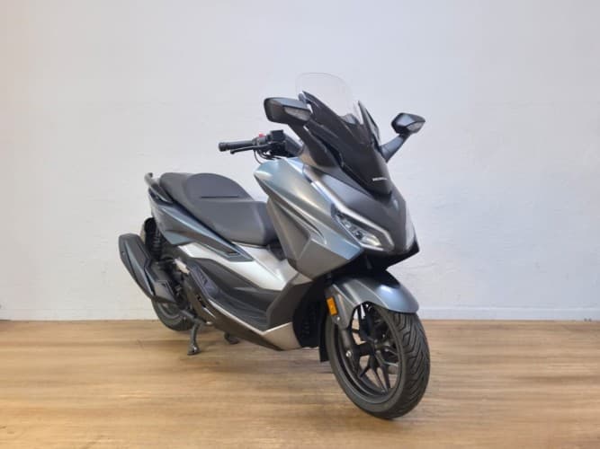 Comprar HONDA FORZA 350 2023 de segunda mano HONDA FORZA 350 2023 de segunda mano