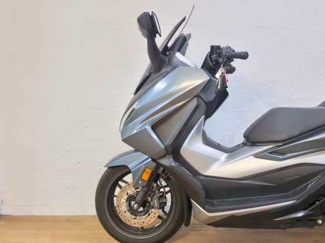 Comprar HONDA FORZA 350 2023 de segunda mano HONDA FORZA 350 2023 de segunda mano