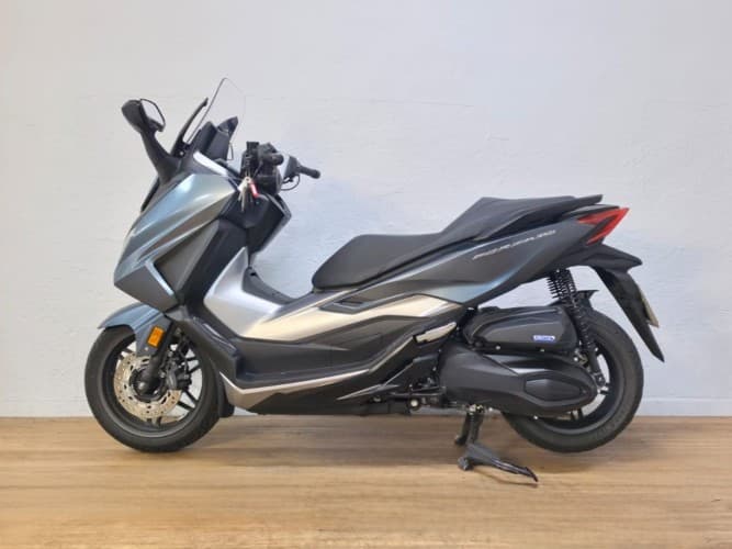 Comprar HONDA FORZA 350 2023 de segunda mano HONDA FORZA 350 2023 de segunda mano