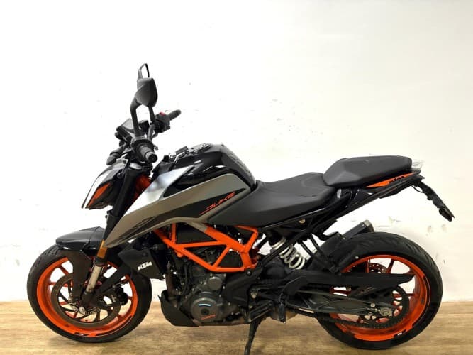 KTM DUKE 390 2023 de segunda mano