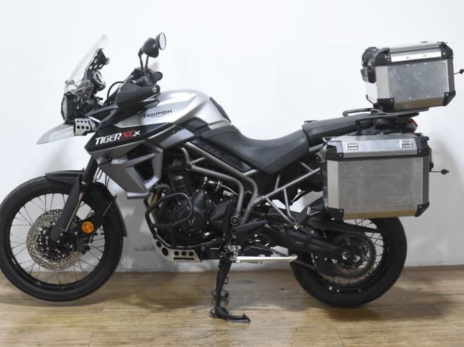 TRIUMPH TIGER 800 XCX (TRES MALETAS) 2017 de segunda mano