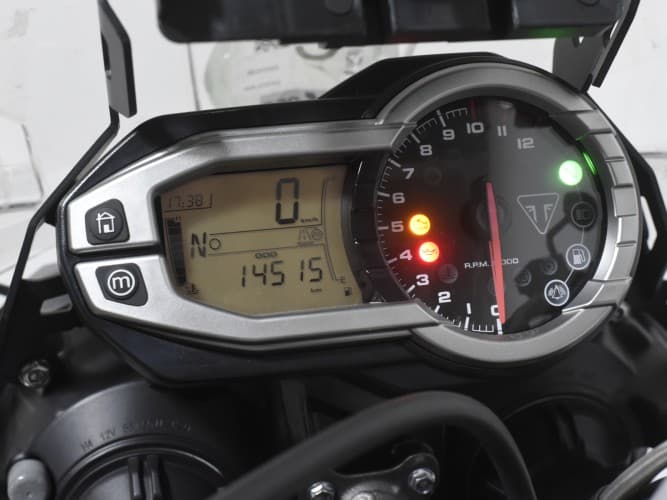 TRIUMPH TIGER 800 XCX (TRES MALETAS) 2017 de segunda mano