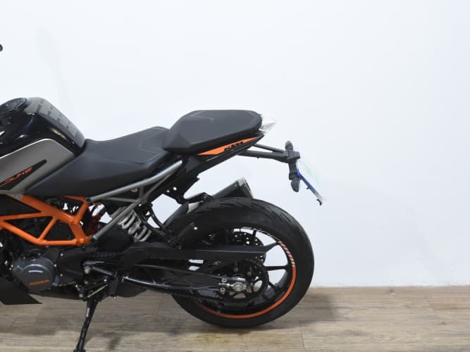 Comprar KTM DUKE 125 2023 de segunda mano KTM DUKE 125 2023 de segunda mano