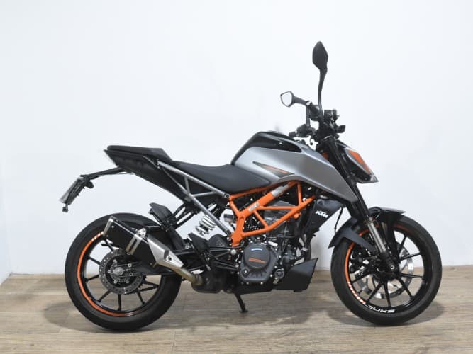 Comprar KTM DUKE 125 2023 de segunda mano KTM DUKE 125 2023 de segunda mano