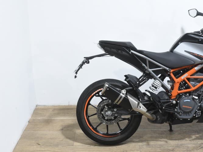 Comprar KTM DUKE 125 2023 de segunda mano KTM DUKE 125 2023 de segunda mano
