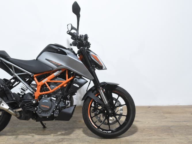Comprar KTM DUKE 125 2023 de segunda mano KTM DUKE 125 2023 de segunda mano