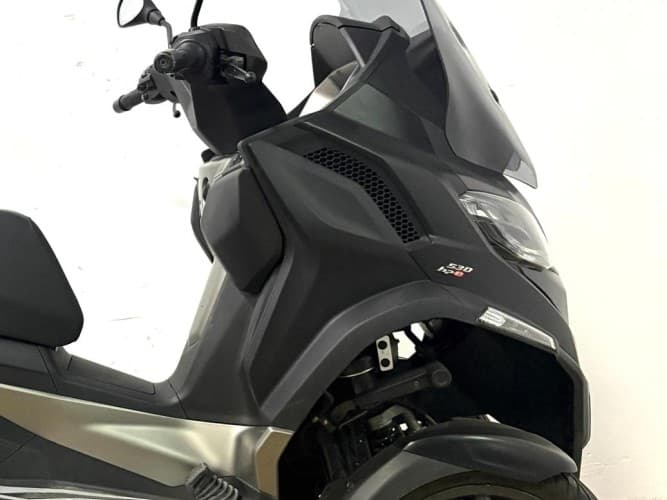 PIAGGIO MP3 530 HPE EXECUTIVE 2024 de segunda mano