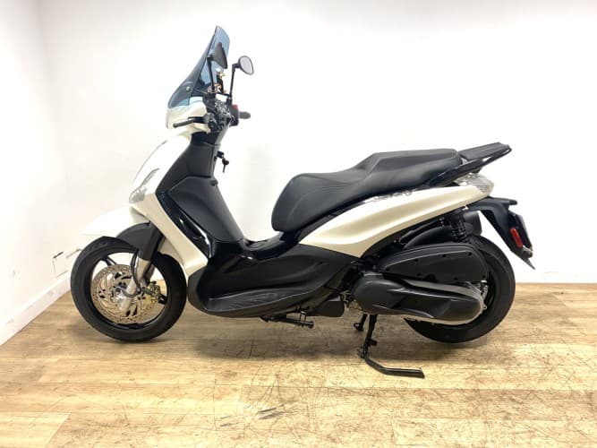 PIAGGIO BEVERLY 350 2021 de segunda mano