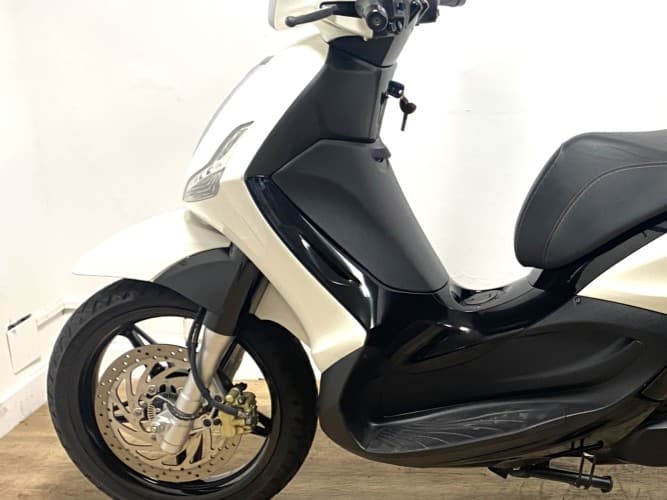 PIAGGIO BEVERLY 350 2021 de segunda mano