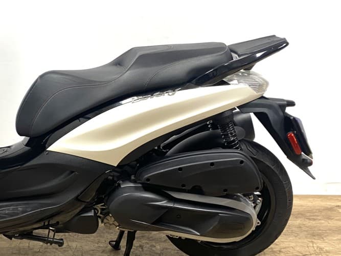PIAGGIO BEVERLY 350 2021 de segunda mano