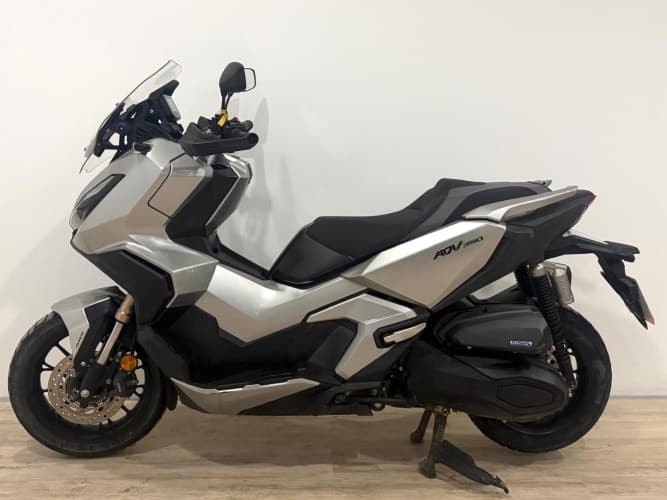 HONDA ADV 350 2023 de segunda mano