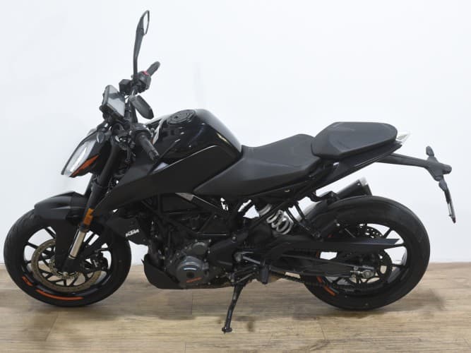 Comprar KTM DUKE 390 2023 de segunda mano KTM DUKE 390 2023 de segunda mano