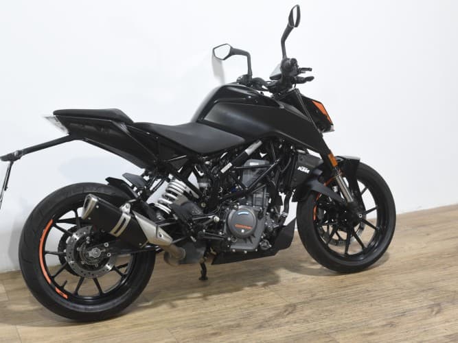 Comprar KTM DUKE 390 2023 de segunda mano KTM DUKE 390 2023 de segunda mano